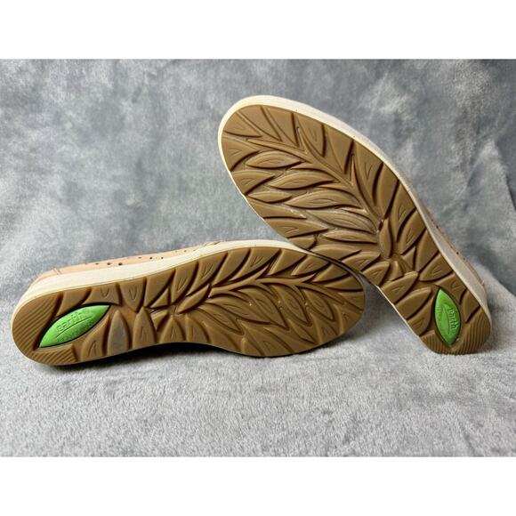 Earth Woman's Taupe Perforated Nubuck Slip-On Comfort Loafer Flats Size 6.5 - Picture 11 of 11